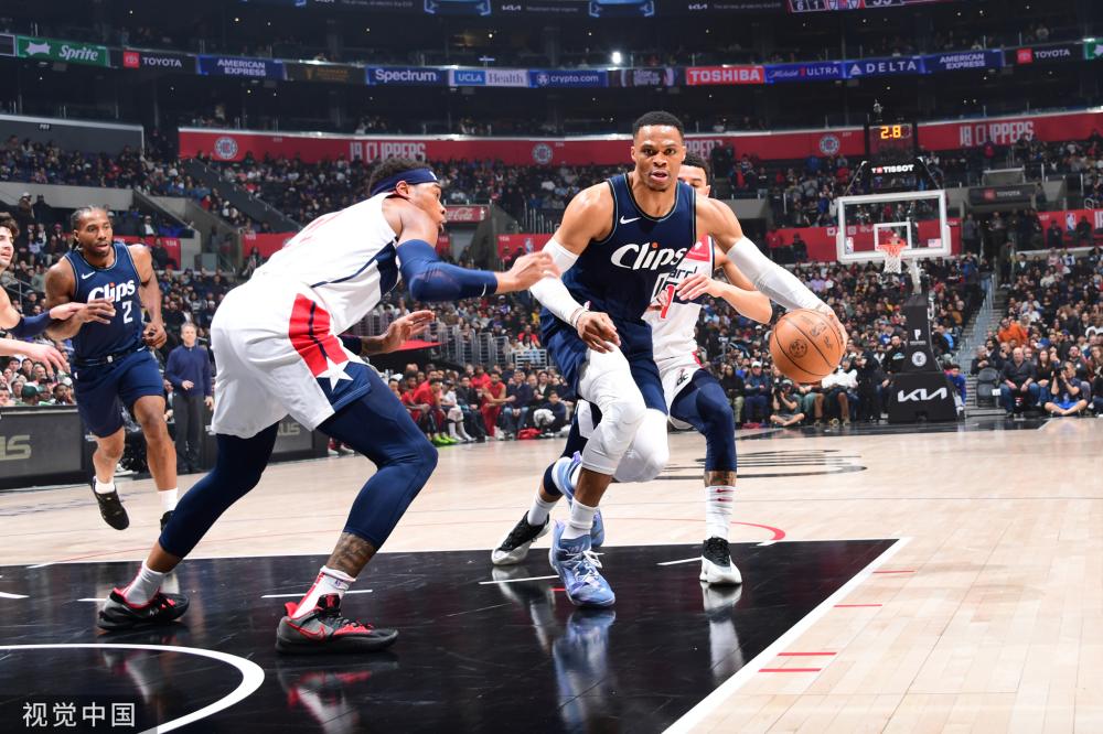 才立足泳坛 才立足泳坛