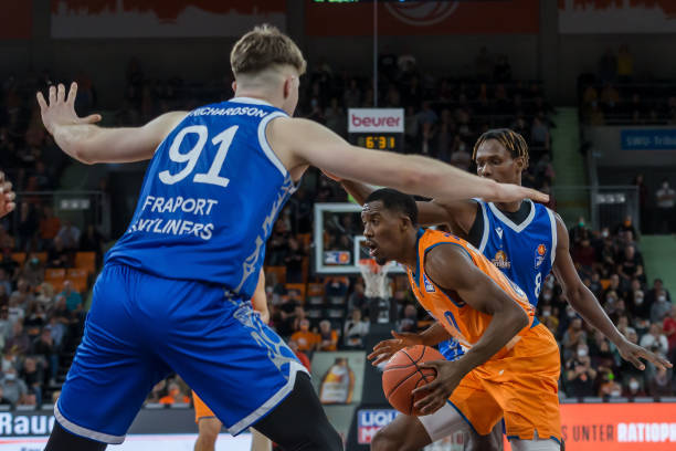 员伤病困扰 员伤病困扰