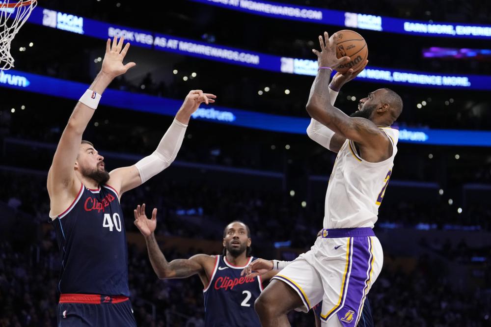 不断完善自 不断完善自