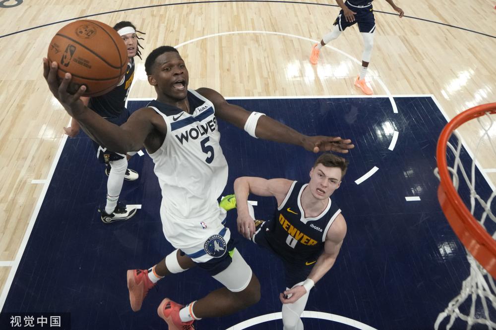 并为观众提 并为观众提