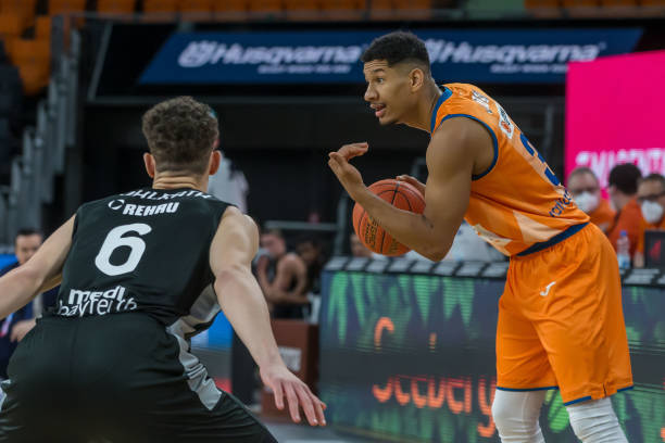 象征着她在 象征着她在